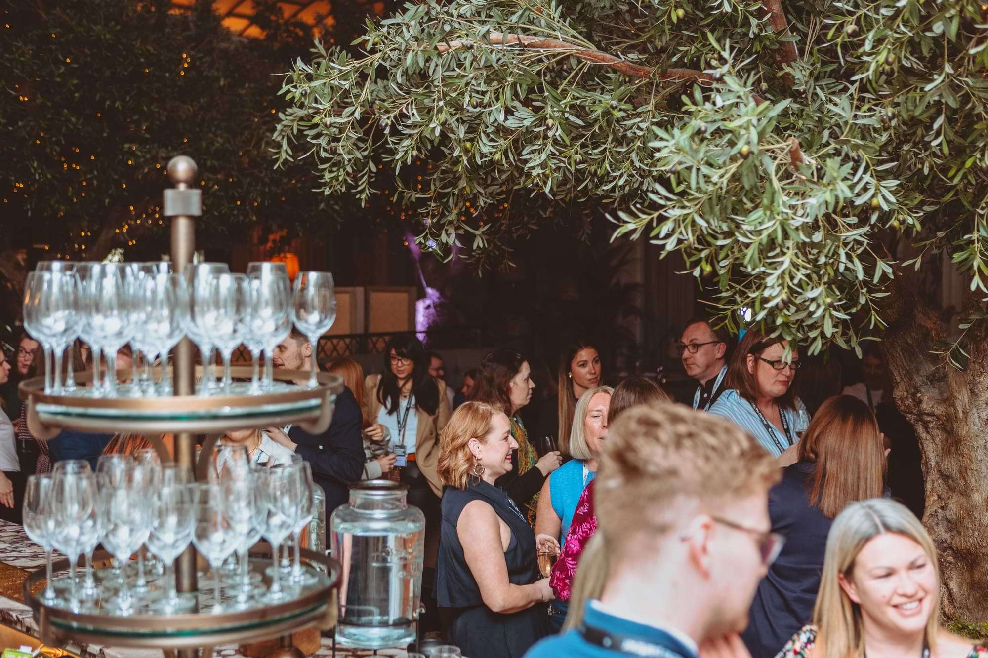 Photo of guests having a nice evening at the Breathe Partner Summit